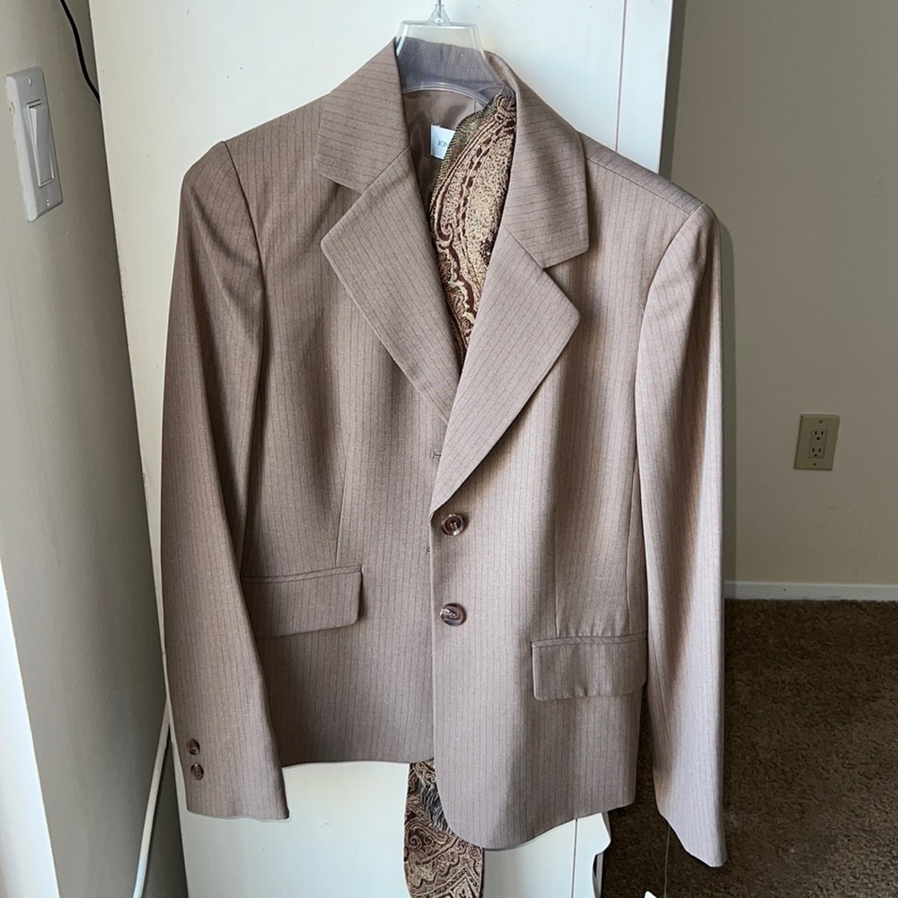 New With Tags Pin Stripe Jones New York Pants Suit with Scarf